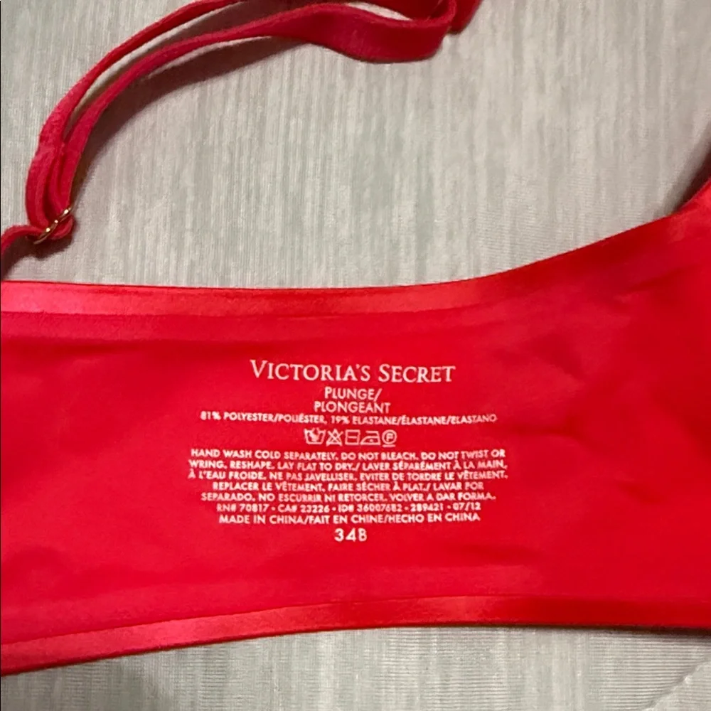 Victoria's Secret Bold Red Bra - Picture 2 of 4